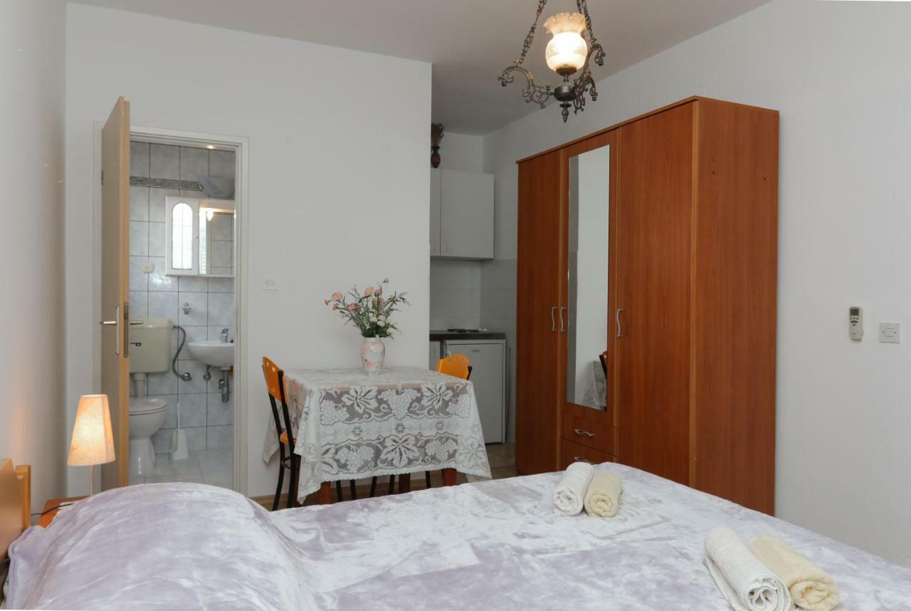 Studio Apartment Ana Supetar Eksteriør bilde